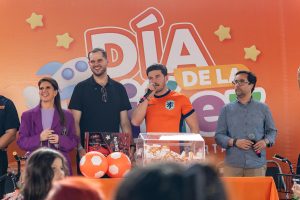  "Estamos dando todo por las niñas y niños de NL".- Samuel García