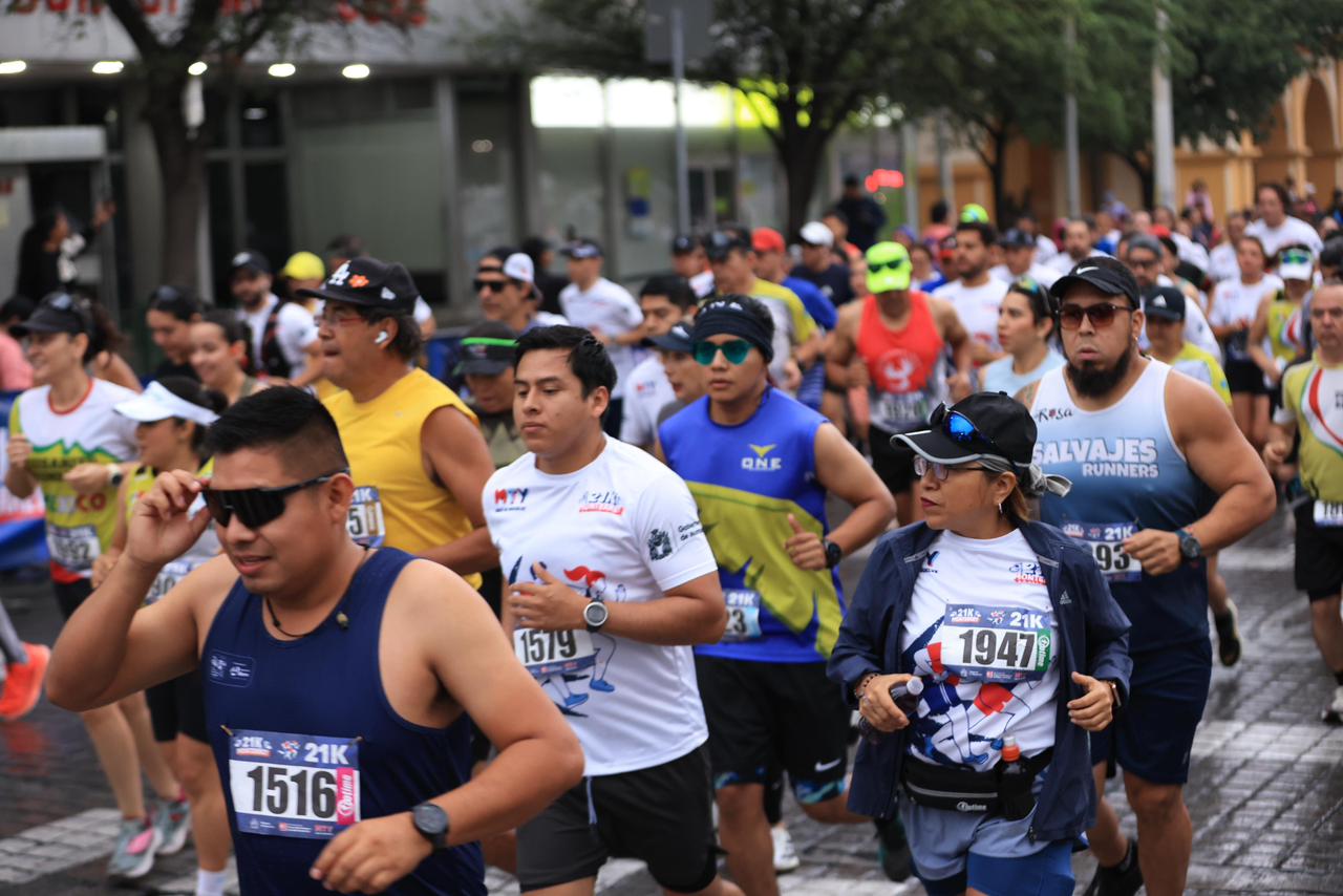 Lleva a cabo Monterrey carrera 21K con temática mundialista